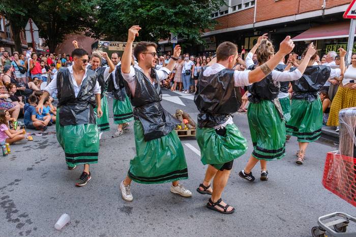Itzubaltzeta/Romon prest daude jaiei ongietorria emateko!