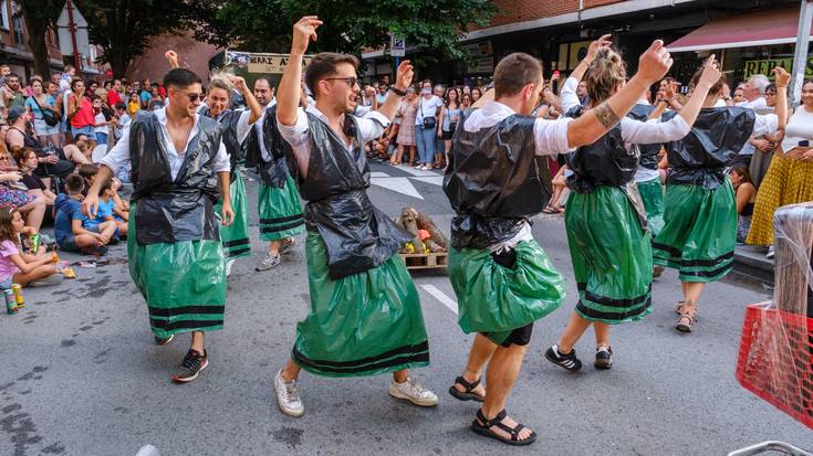 Itzubaltzeta/Romo eta Pinuetako bizilagunak festetan murgildu dira