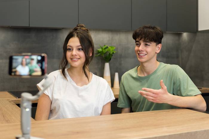 Euskarazko bideo laburren lehiaketa abiatu dute Urduliz Link Up jaialdiaren bueltan