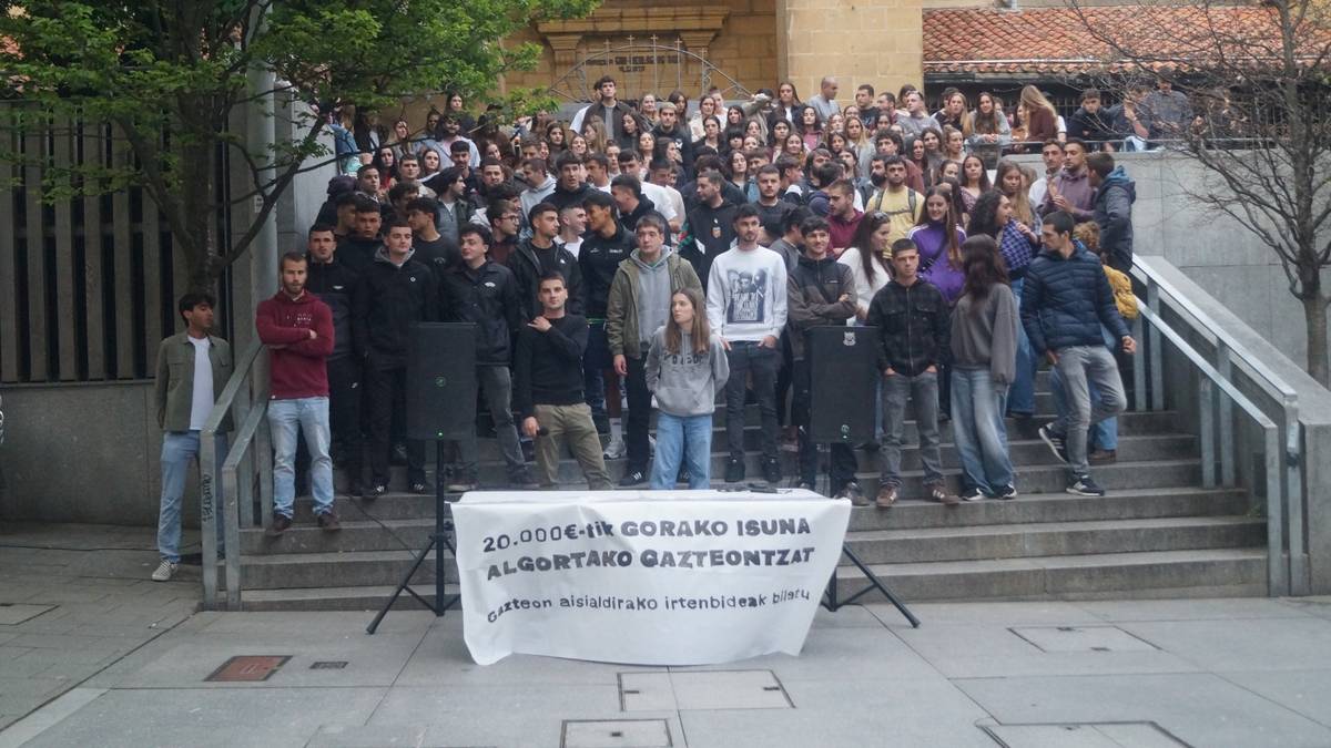 "Utzi isun bidez gazteon aisia erreprimitzeari, eta jarri lanean benetako alternatibak eskaintzeko"