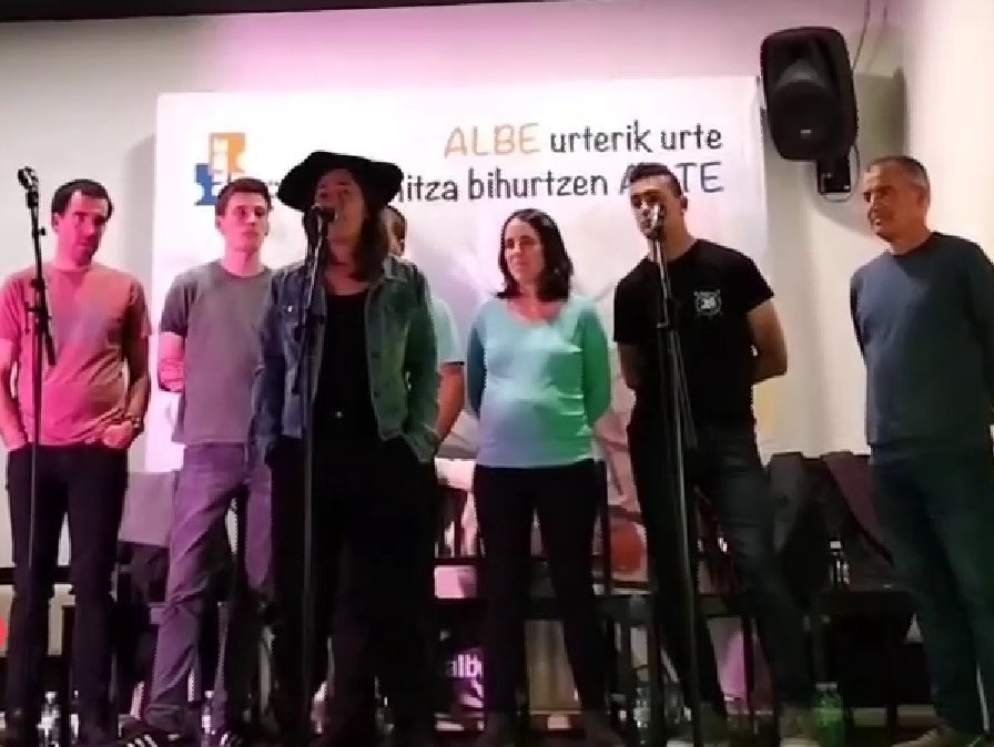 Jone Uriak jantzi du txapela