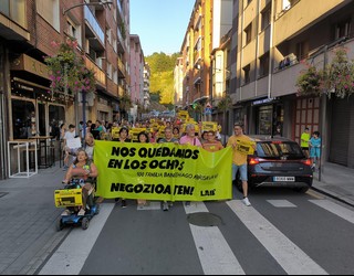 'Los Ochos' eraikinetako bizilagunek ez direla auzotik joango berretsi dute