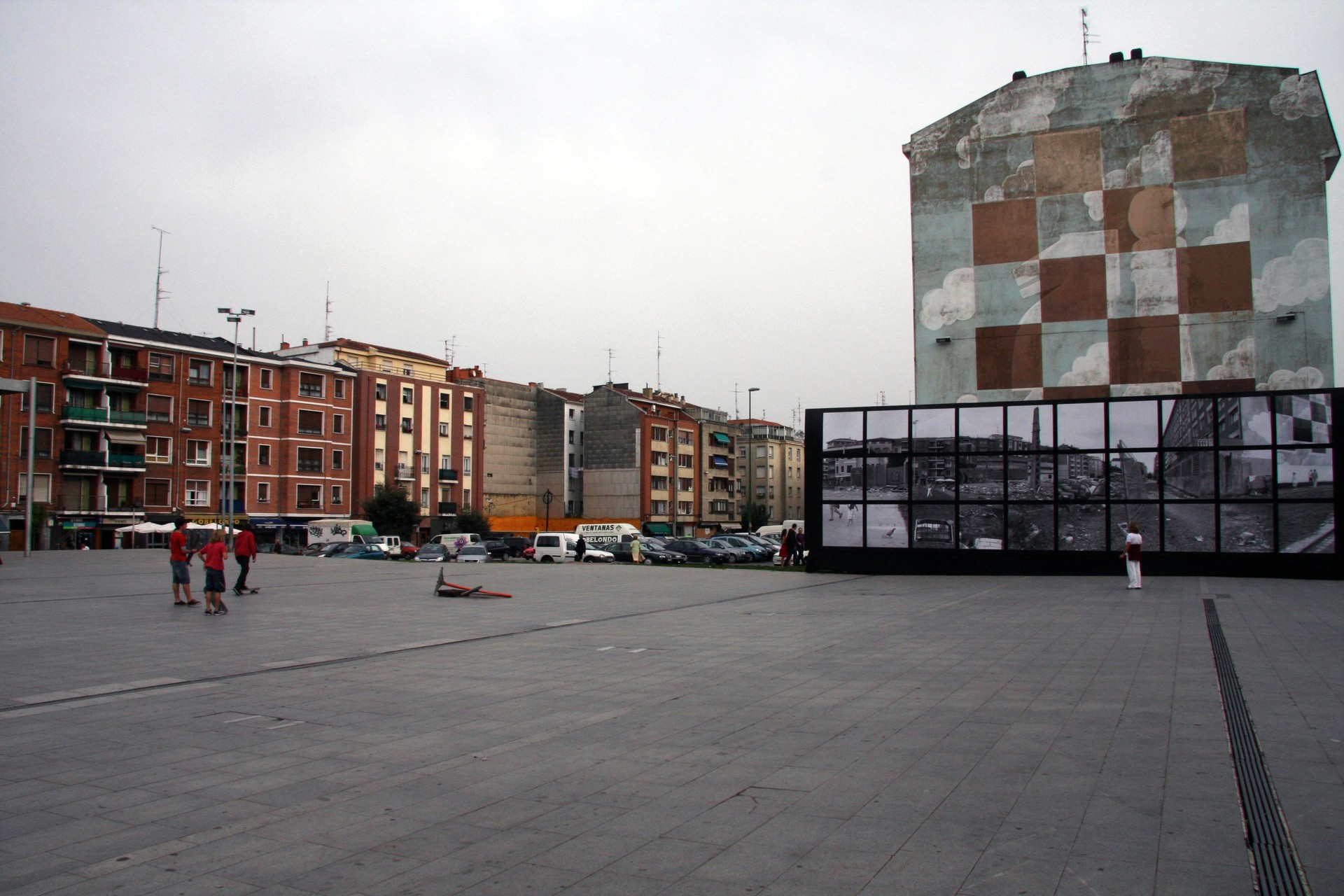 Areetako Xake plazaren horma-irudia ordezkatzeko proiektuagaz emango diote hasiera Miren Larrea Muralismo Sariketari