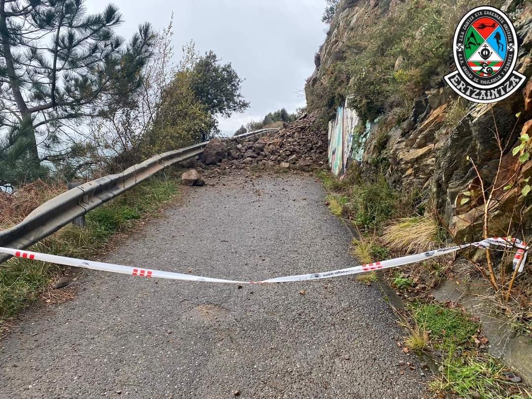 Gorlizko itsasargirako bidea, itxita
