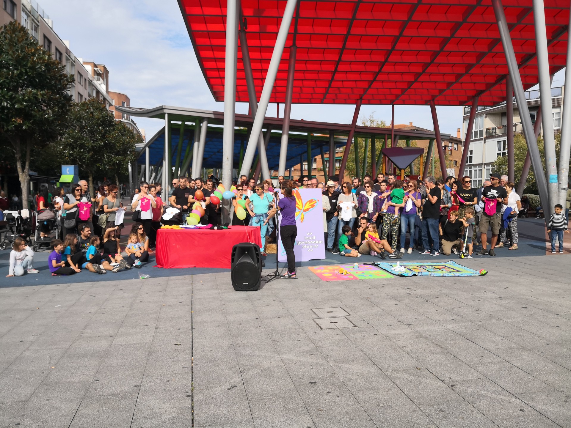 Izadik gurasoakaz egon beharko lukeela aldarrikatzeko protesta egingo dute domekan