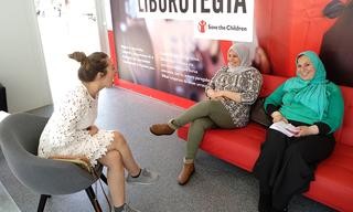 "Giza liburutegiak": Errefuxiatuen errealitatea eurakaz aurrez aurre "irakurtzeko" ekimena 