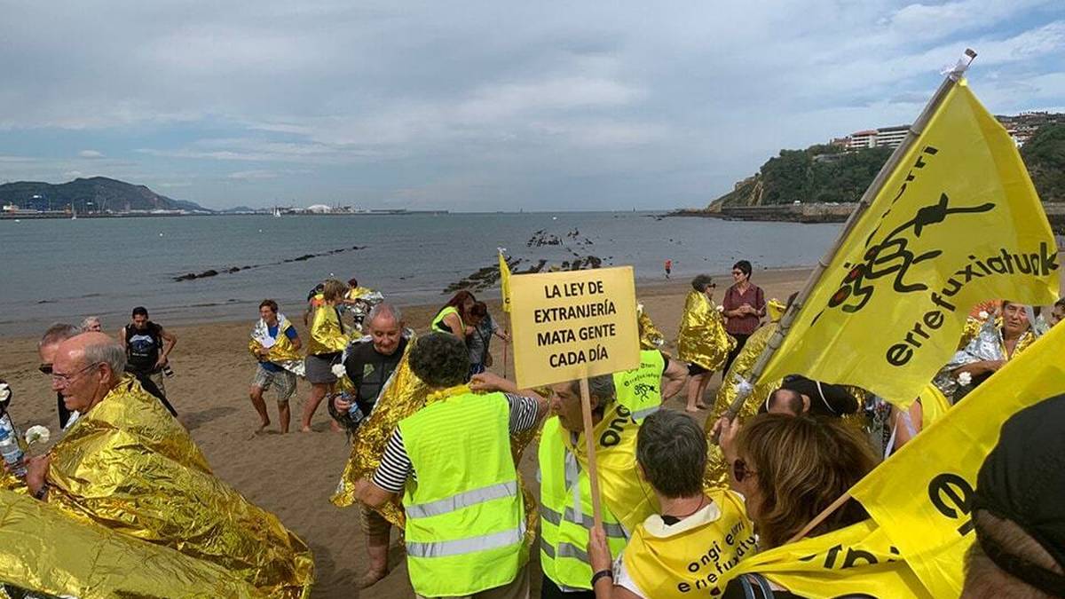 Milaka Milaka pertsona migratzailek bizi duten errealitate krudela mahai ...