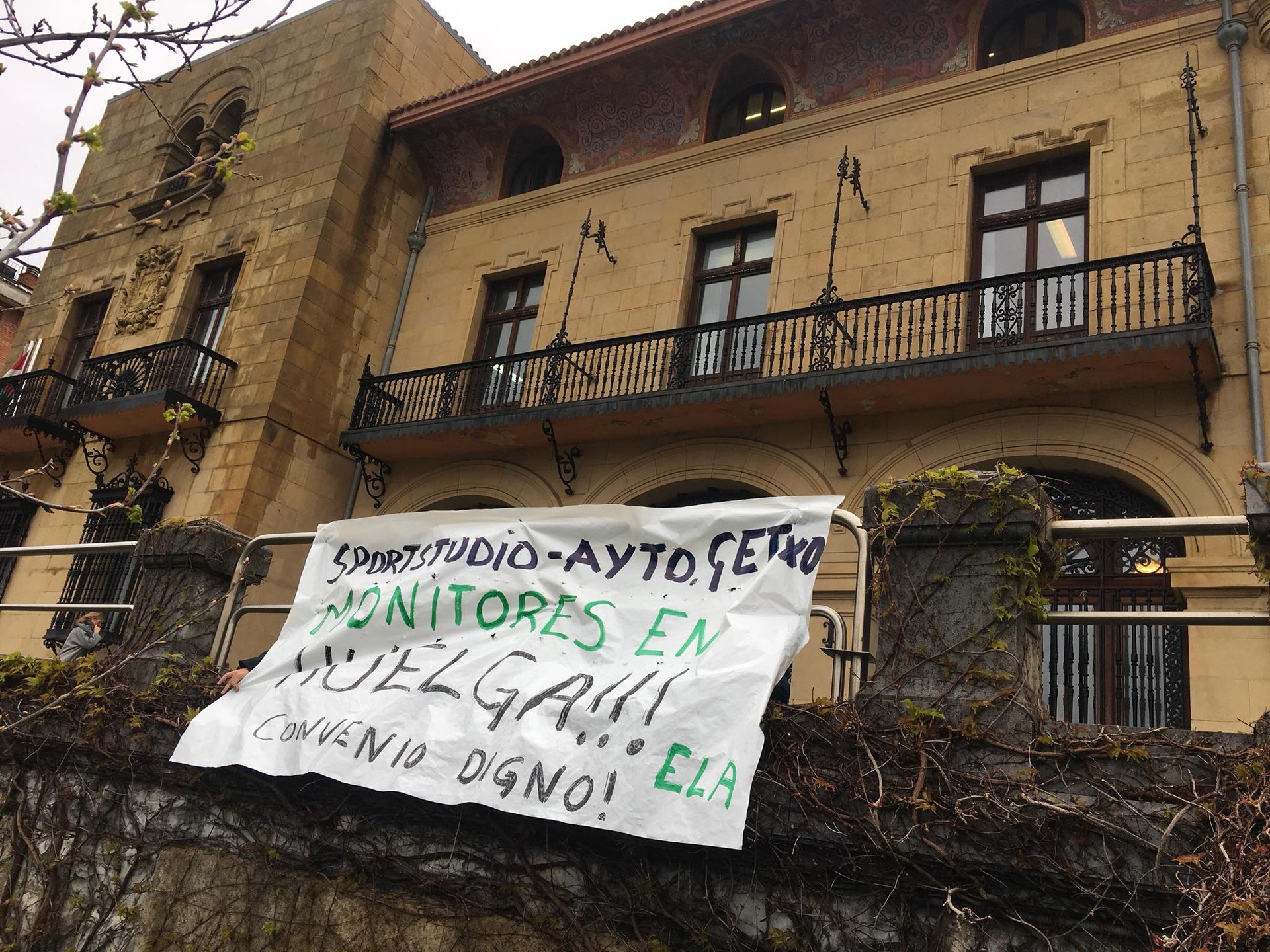 Getxo Kirolakeko monitoreek greba abiatu dute