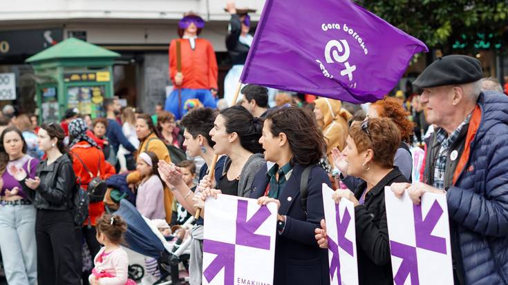 Faxismoaren kontra, ausardia eta aliantza feministak aldarrikatu dituzte Algortan