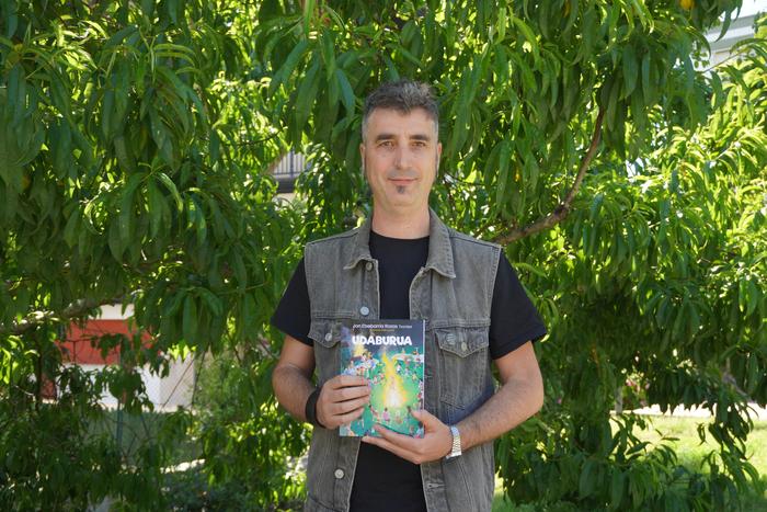 Jon Etxebarria 'Txontxe': "Errituak indibidualismoari aurre egiteko gaitasuna ematen digute"