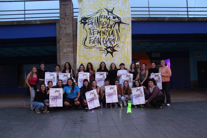 Eskualdeko gazte feministek bat egin dute Plentzian