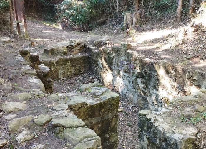 Sopelako Burdin Hesia balioan jartzeko lanak aurrera doaz