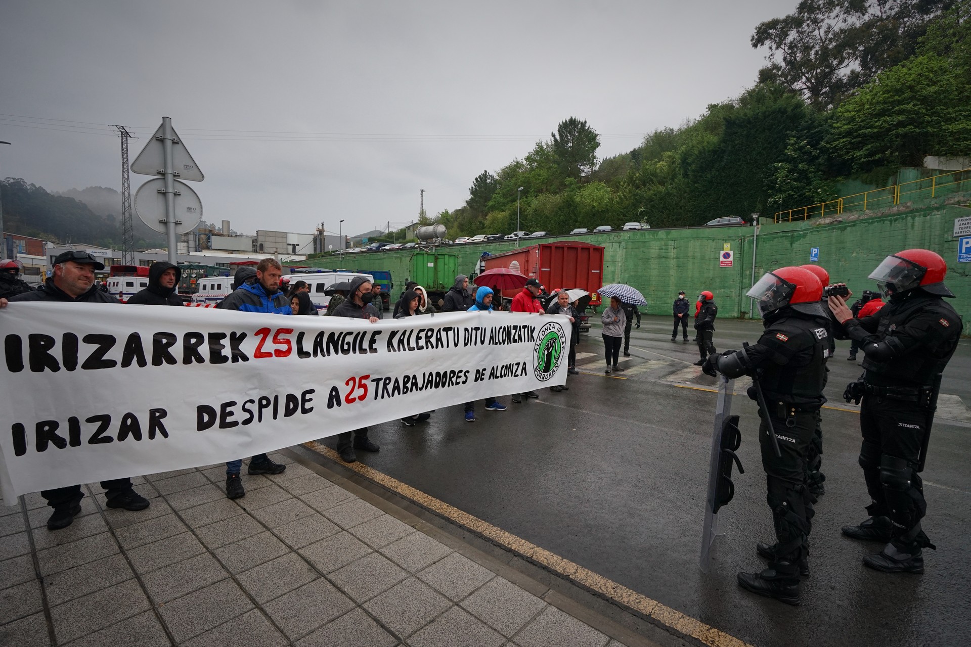 Kaleratzeen epaiketaren data laster izango dela-eta, mobilizazioak areagotuko dituzte Alconzako grebalariek