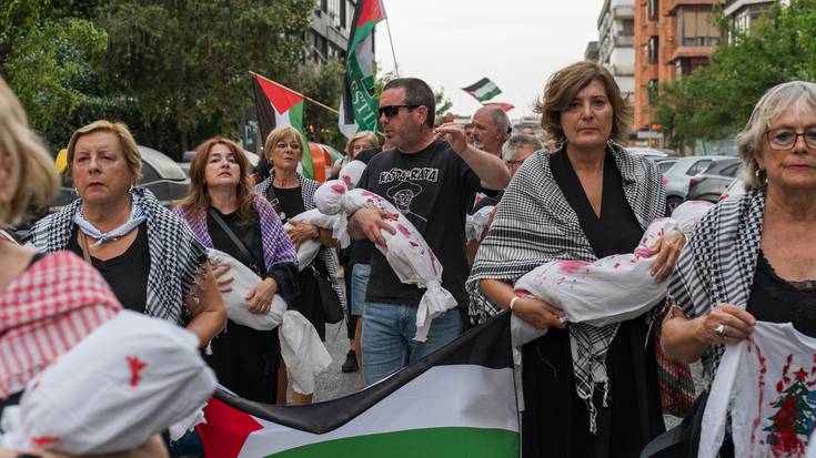 Israel Palestinan egiten ari den genozidioa gogor salatu dute Itzubaltzeta/Romon