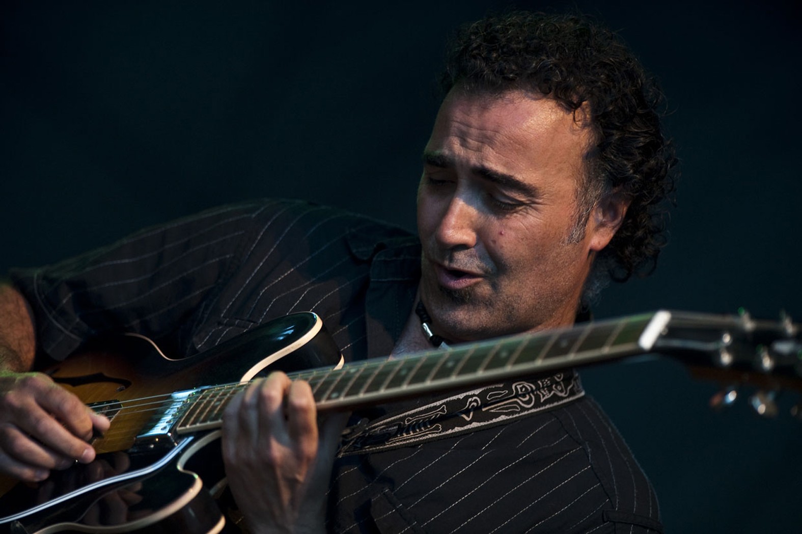 Miguel Salvadorren jazz-hirukoteak joko du bihar Algortako musika-eskolan