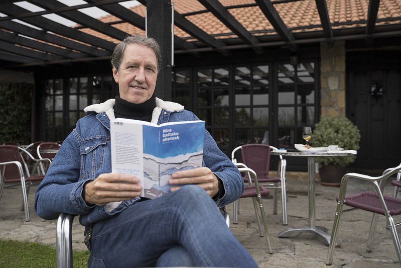 Joseba Santxo: "Istorio xumeak bere, kontateko modukoak dira. Liburu honen atzean filosofia horixe dago"