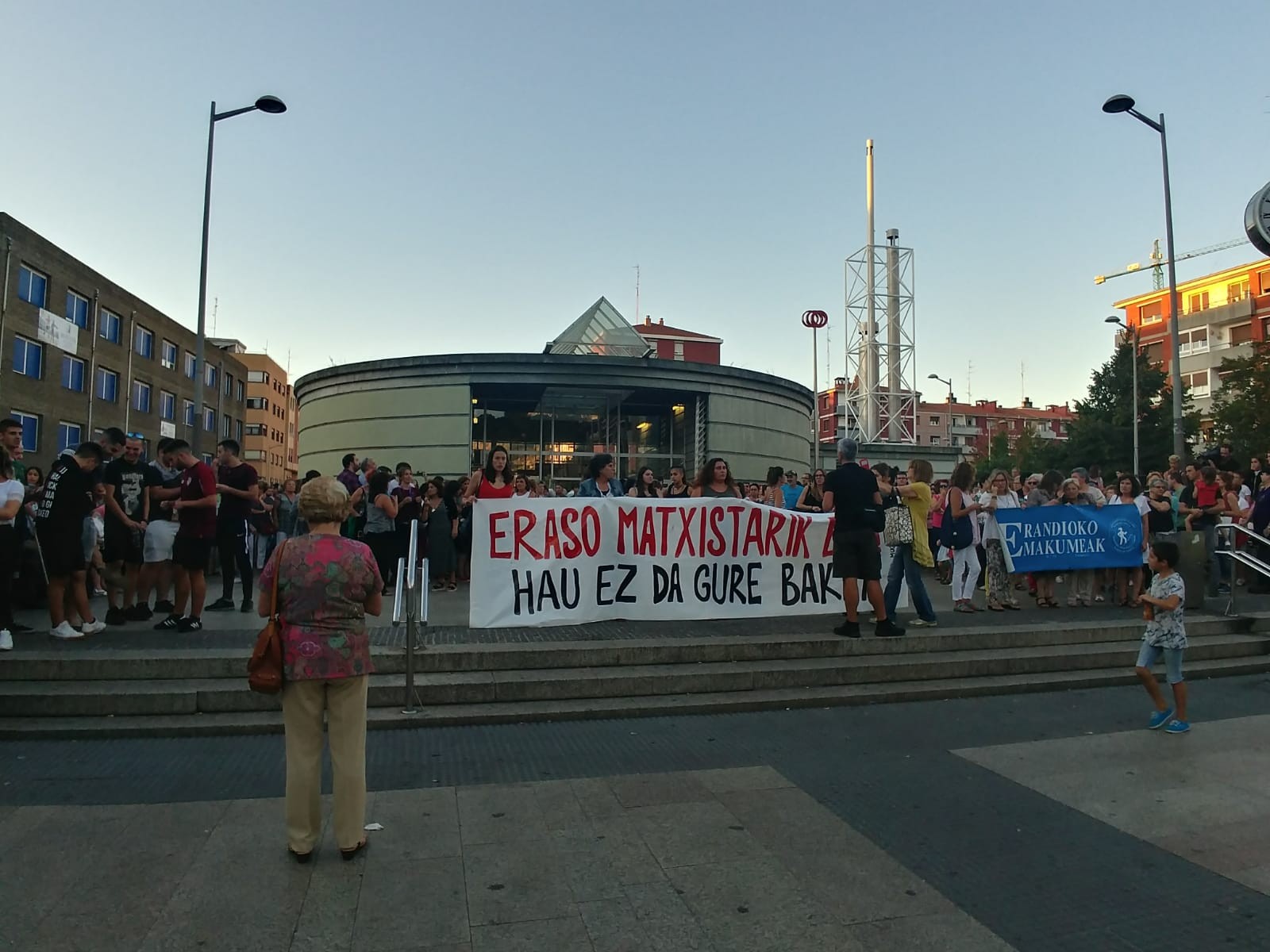Eraso matxista gehiagorik ez dutela nahi aldarrikatu dute Erandion