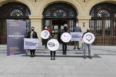 "Euskara, aurrerabide. Gizartea euskaraz biziberritzea helburu"