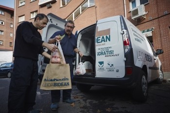 Leioa Bidean zerbitzuak merkatari zein bezeroak asetzen ditu 