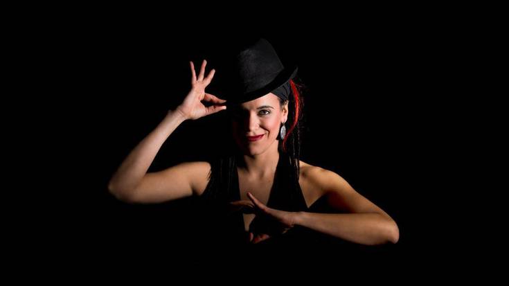 Antzerkia: "A solas con Rakel R.R."