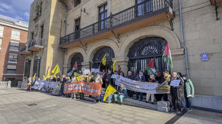 “Errolda, janaria eta sabaia” lelopean, karabana solidarioa egin dute Uribe Kostan