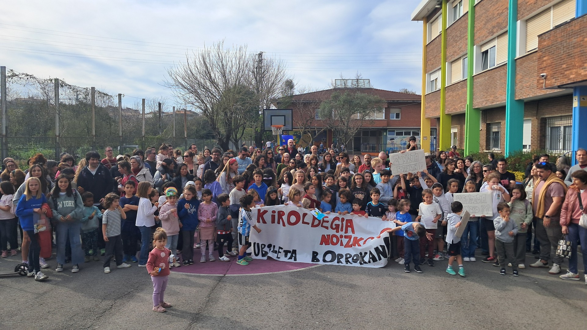 Zubiletako ikastetxeak azkenean kiroldegi estalia erabiltzeko baimena lortu du, bi urte geroago
