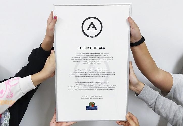 Jado Ikastexeak Kudeaketa Aurreratuaren Diploma eskuratu du