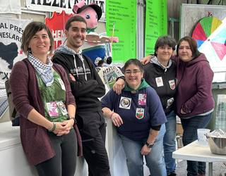 Festaz bete dituzte Hezetasuna auzoko kaleak San Martin jaietan