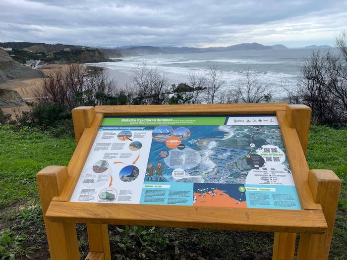 Sopelak turismo irisgarriaren aldeko apustua indartu du eta Bizkaiko Flysch-eko panelak berritu ditu