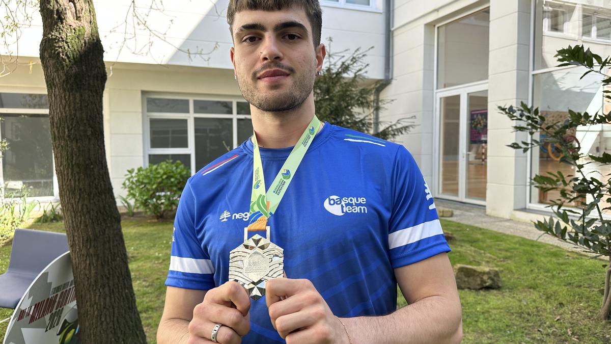 Markel Fernandez sopeloztarra pozik azaldu munduko txapelketan lortutako zilarragaz