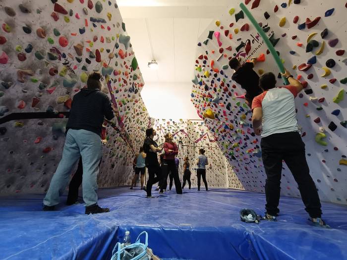 Hitzak eta heldulekuak partekatuz