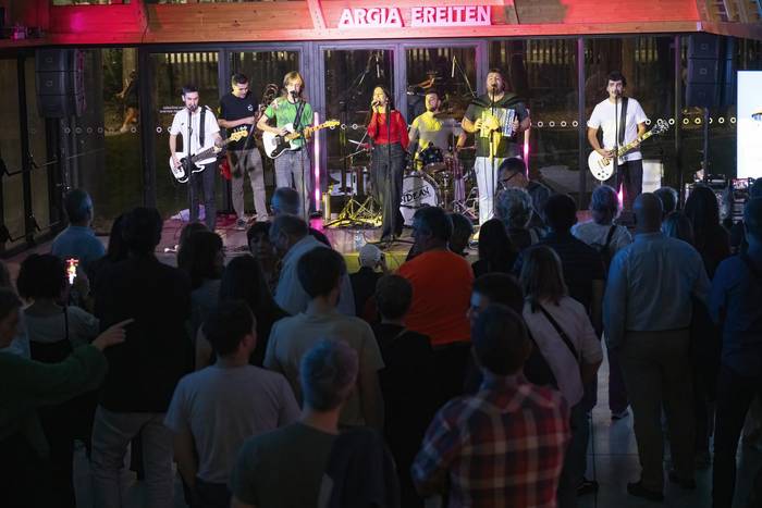 Bidean erromeria: "Lagun-arteko kontua da hau; hor dago gure xarma"