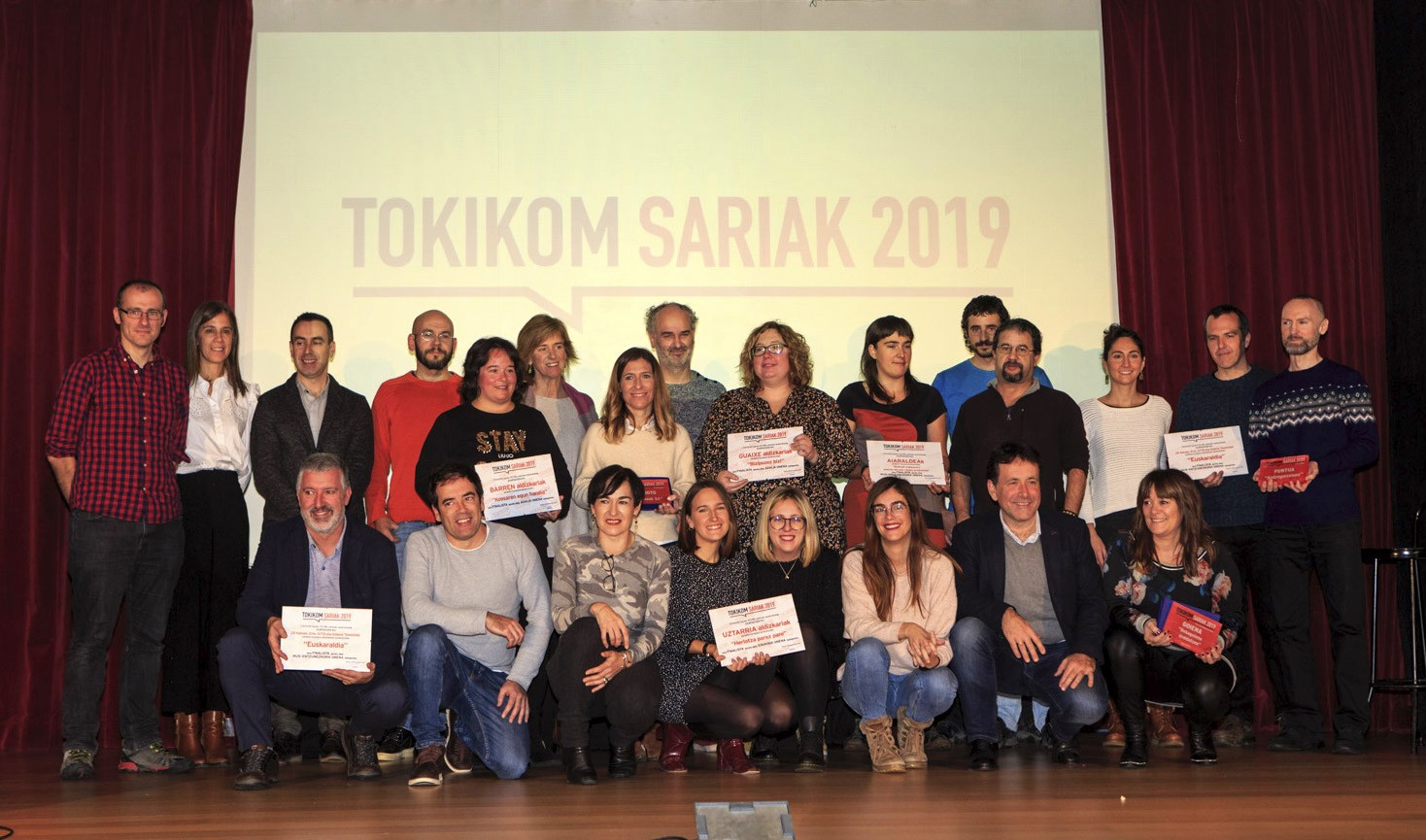 Euskarazko komunikazioko 100 profesional batuko dira Arrasaten, TOKIKOM Sariak banatu eta ‘Komunitatea josten’ ikasteko