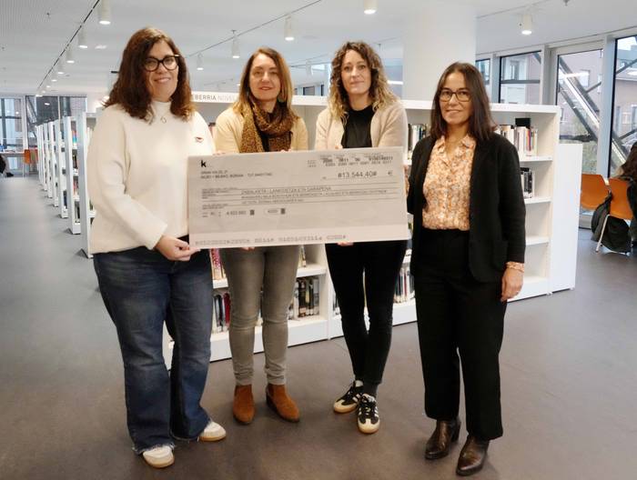 Zabalketa GGKE-ak jaso ditu Bigarren Eskuko Liburuaren Azokan bildutako 13.173 euroak