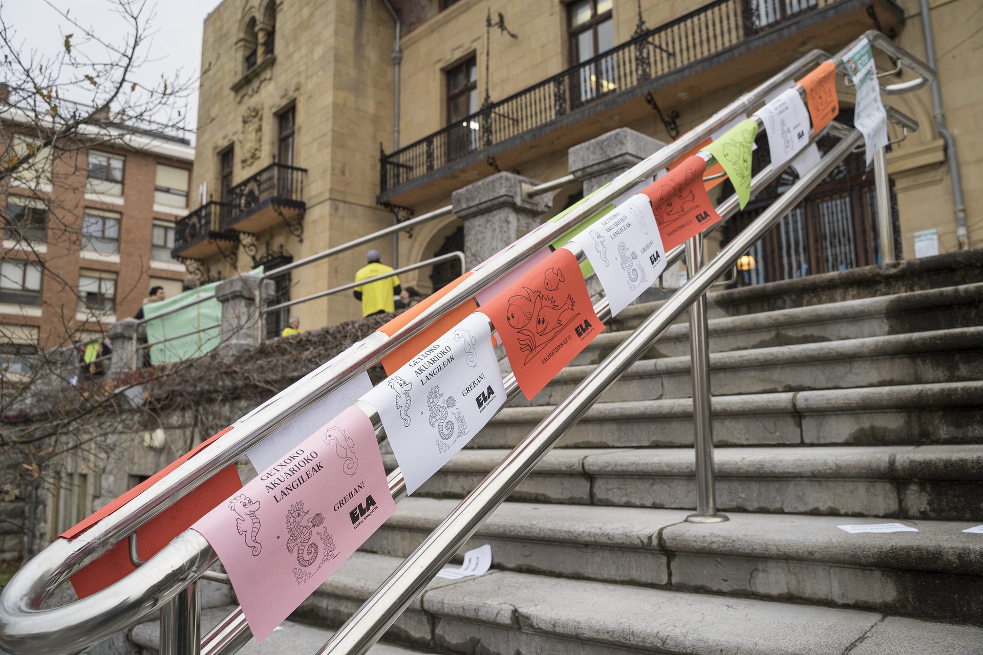 Getxoko akuarioa ixteko "benetako arrazoiak" argitzea eskatu dute langile grebalariek