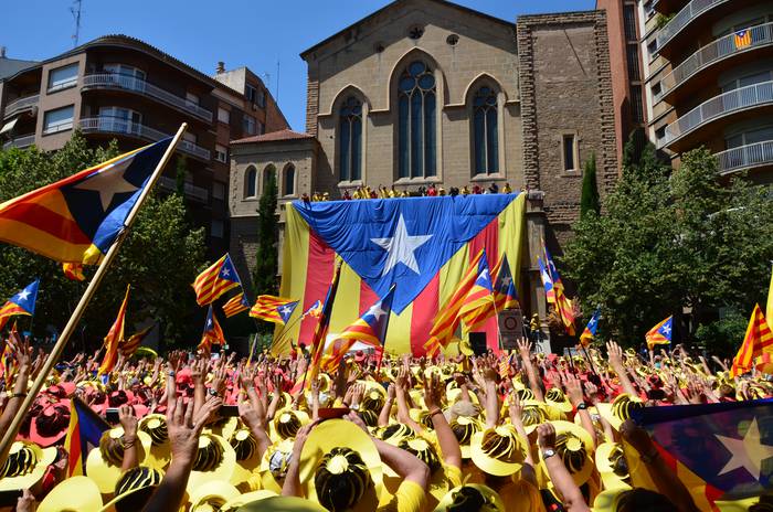 Kataluniako erreferendumari elkartasuna adierazteko sinadura-bilketa abiatu dute EHUko hainbat irakaslek
