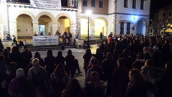 Eraso sexista bat salatu dute Plentziako Madalena jaietan