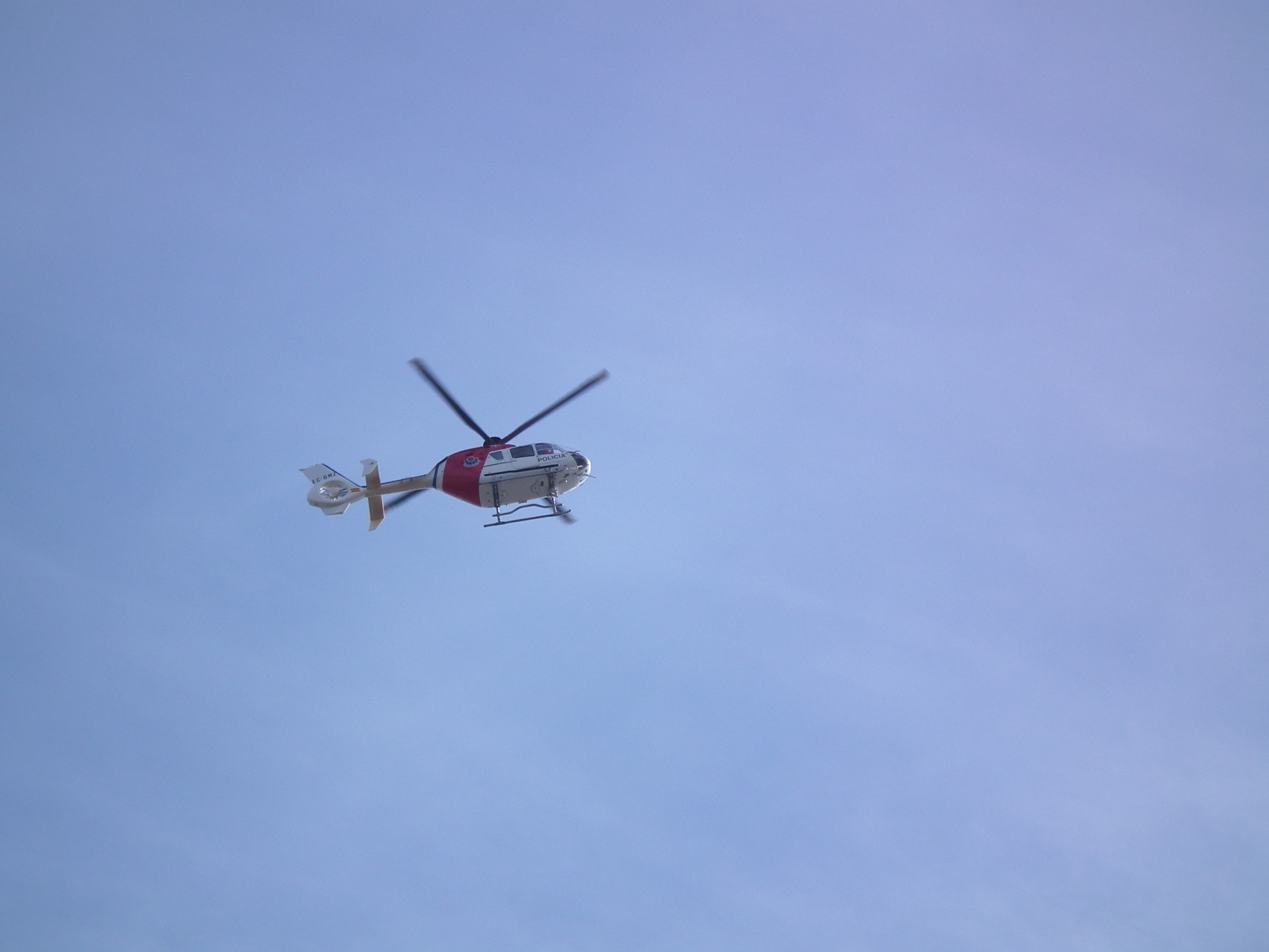 Ertzainen helikopterua eta AEK 