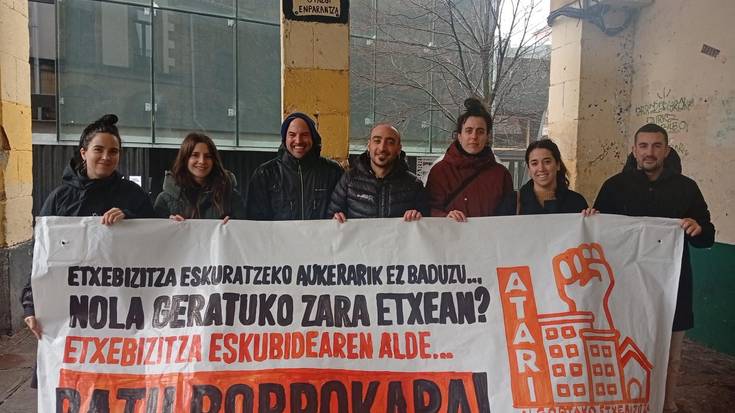 Atari mugimendua: “Etxebizitza eskubidearen kontura betetzen dituzte euren poltsikoak”