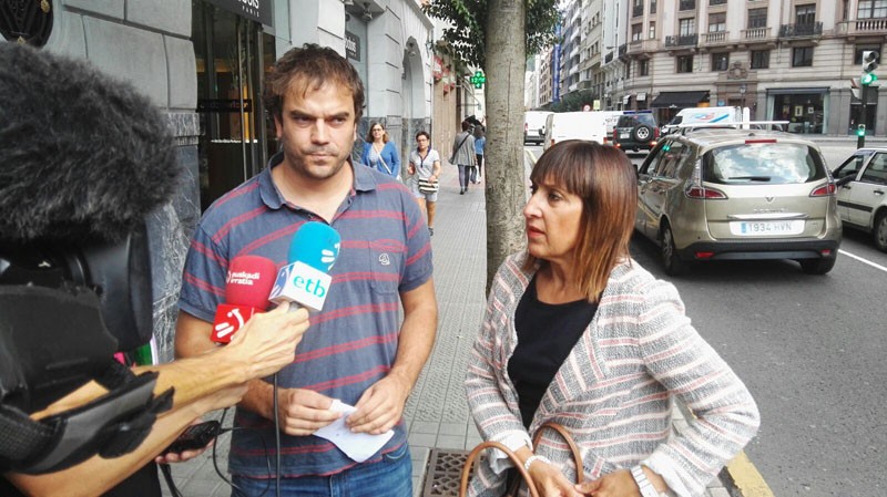 Frantziako kontsulari Aletxu Zobaranen egoeraz kexa azaldu dio Plentziako alkateak