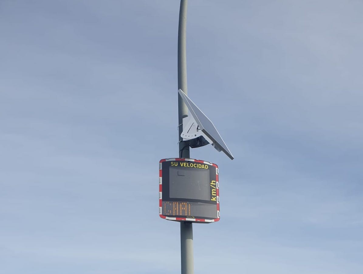 Radar pedagogiko berria instalatu dute Sopelako Ingestabaso kalean abiadura kontrolatzeko