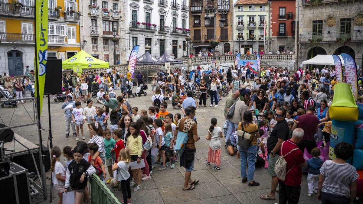 Ausarta Egunak elkartasuna eta babesa batuko ditu Leioan