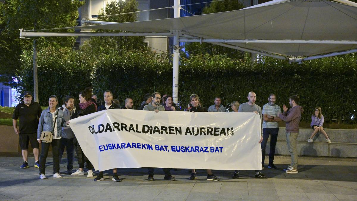 Administrazio publikoan euskaraz lan eta bizi ahal izateko elkarretaratzea egingo dute eguenean Getxon