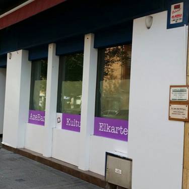 Mahai inguruan eta oholtza gainean bertsoa nagusi izango da Algortan