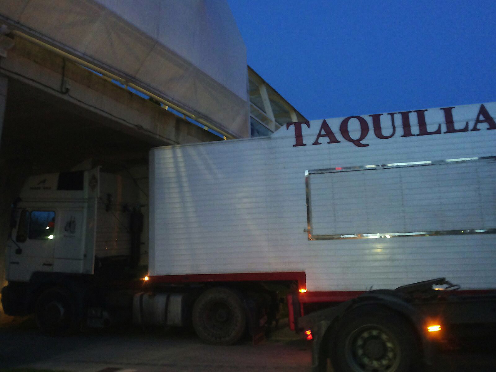Atoi-kamioi bat trabatuta geratu da Astrabuduan