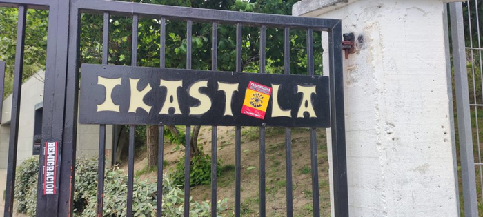 Eraso faxista salatu dute Leioan