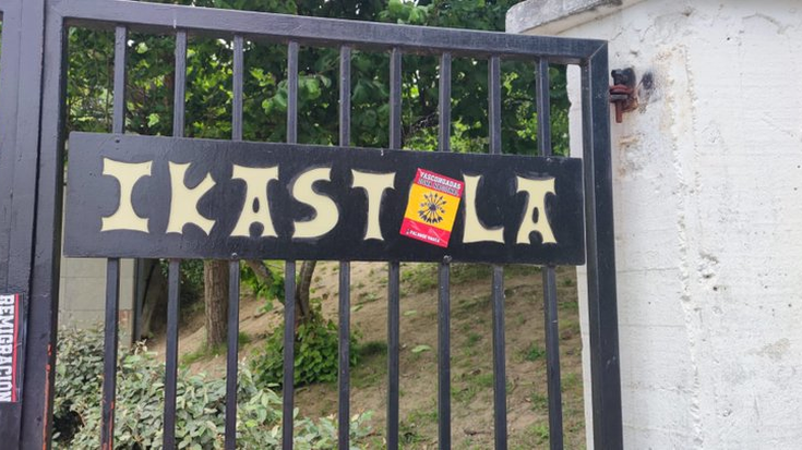 Eraso faxista salatu dute Leioan