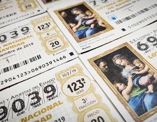 Gabonetako loteriak poza ekarri du Artea merkataritza-gunera