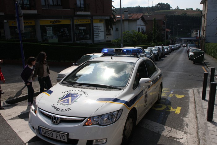 Sopelako zortzi etxetan lapurtu dutelakoan, lau pertsona atxilotu dituzte