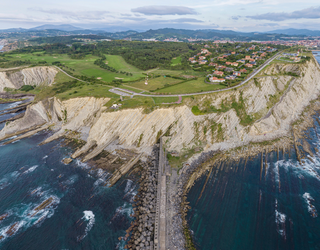Getxok "Flyscheko dragoia" eta surf turismo jasangarria eramango ditu Fiturera